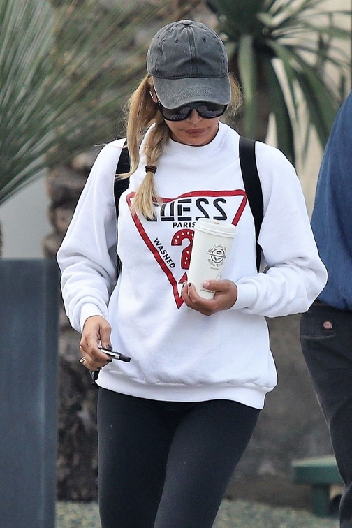 naya-rivera-out-shopping-for-furniture-in-west-hollywood-01-29-2019-5.jpg